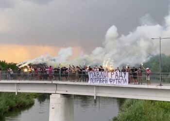 В Павлограде футбольные фанаты организовали марш