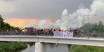 В Павлограде футбольные фанаты организовали марш